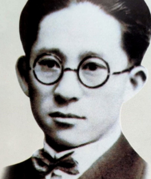 1923年，车耀先被敌人打碎颅骨，战友以为他牺牲了，就将他扔到了弹坑中匆匆掩埋，