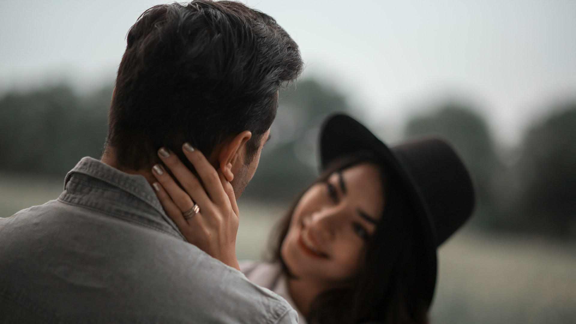 为什么他总是拒绝亲密？过度刺激背后的无声吶喊