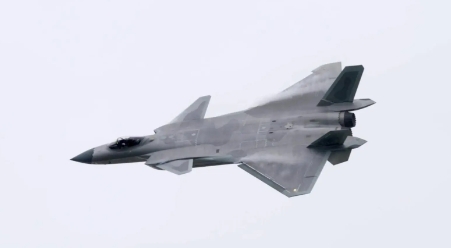 
歼-20隐形巡航对马海峡突防成功，美日韩三国防空雷达就没有一个看到。
直到看了