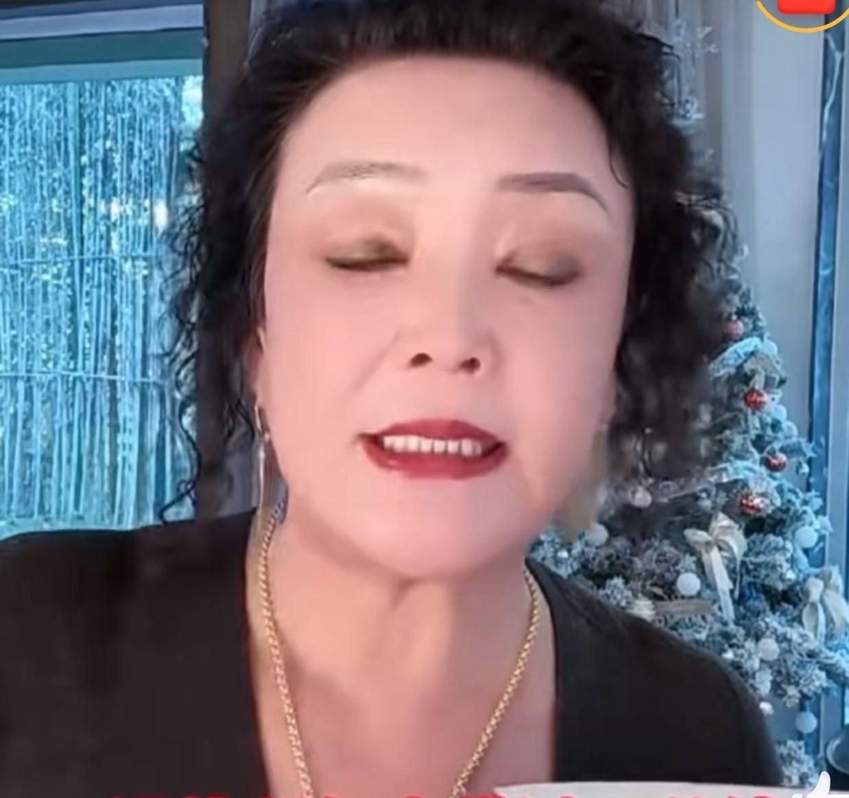 张兰刚发视频感慨：每一个微笑的闪光点都值得珍惜被看见！
她讲述的是痛失俏江南的时