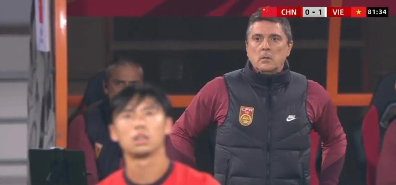 中国队真的连越南都打不赢了，输完泰国输缅甸、输完缅甸输越南，现在中国U22国青对