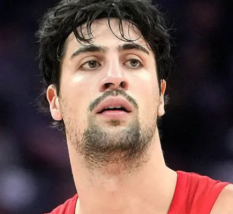 开拓者更新官方社媒，更新了最新的球队伤病报告。
阿夫迪亚将缺席今日比赛，克林根可