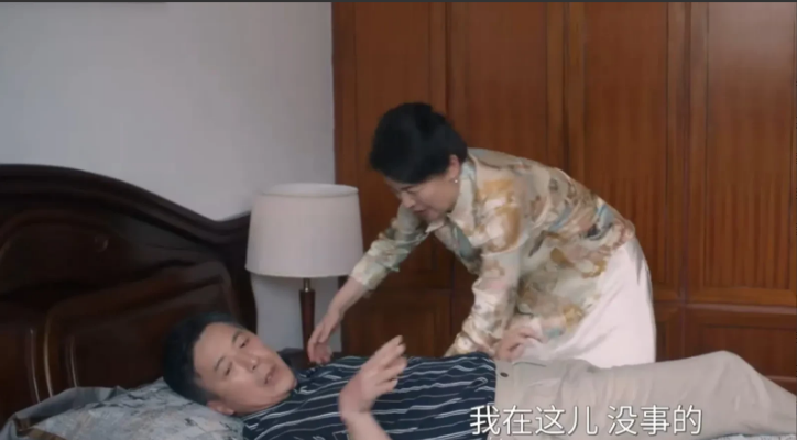 《绽放的许开心》里钱浩（章涛饰）爸妈关系不好的原因终于揭示了，最初我们知道钱浩妈