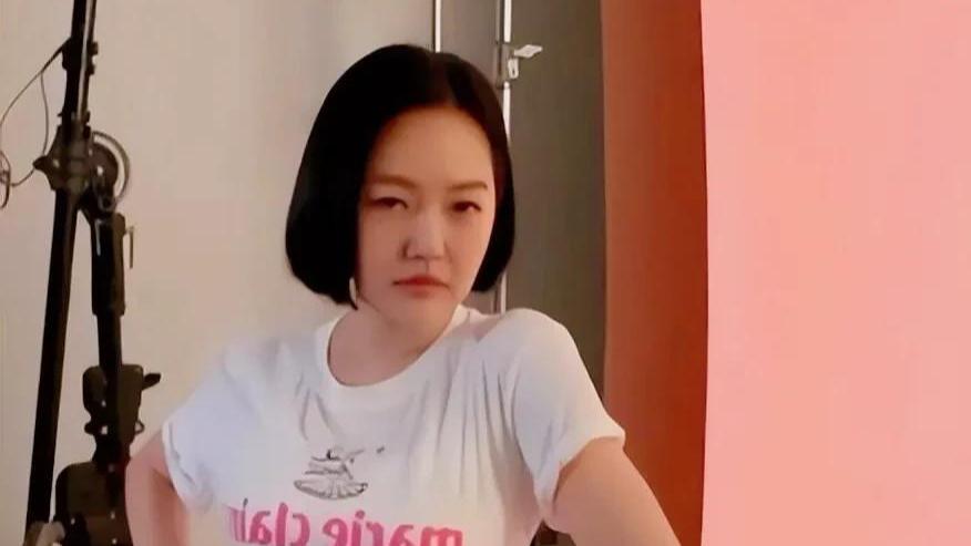 小S珍藏粉丝礼物掀舆论风暴，公众人物立场问题再引热议
