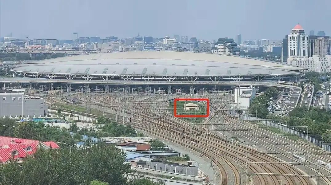 北京南站这个小房子是做什么的呢？违建肯定不是了
