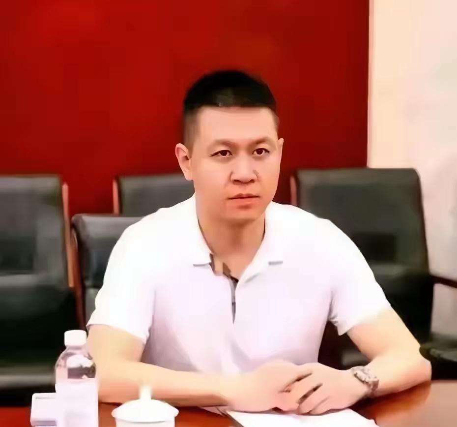 李禾禾完美诠释了新时代“官二代”的正面典范。作为前外交部长李肇星之子，他拒绝倚仗