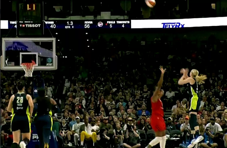 WNBA赛场出现疯狂一幕：

达拉斯飞翼主场爆满！有史以来上座率最高的一场比赛，