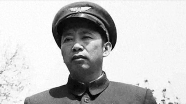 主席问刘亚楼：你爱人在做啥？听到回答潸然泪下：不准再说这种话