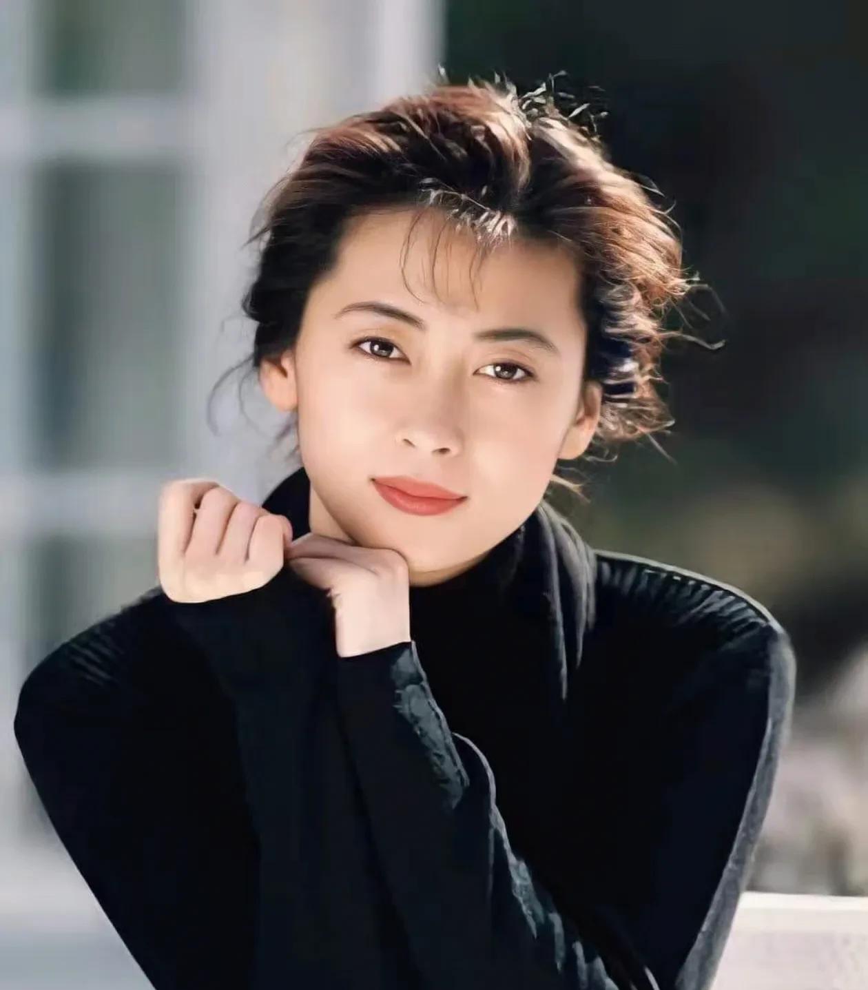 中山美穗儿子拒绝继承遗产，并非清高，而是继承不起。



这位享誉日本的著名演员