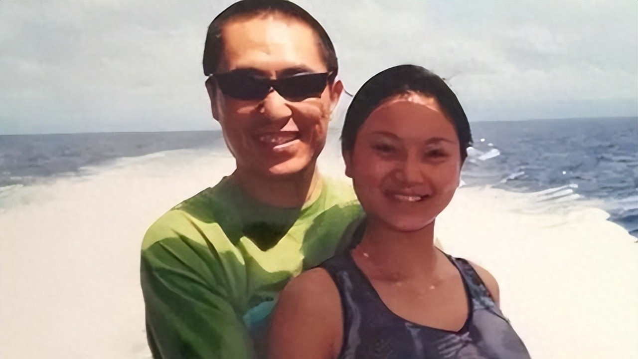 想想那些在婚姻里默默付出的女人，总觉得她们像一株野草，风吹日晒也得自己长