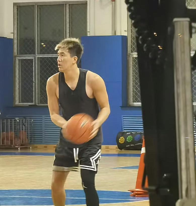 广州龙狮男篮官宣将参加NBA季前赛，郭艾伦有望随队前行吗？
近日，广州龙狮男篮官