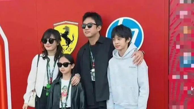 孙俪棉袄穿十年跑车开满街，F1全家出动惊呆网友！
