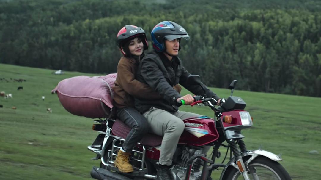 文艺短片合集《阿勒泰之歌》2026年初线上播出，主题歌由易烊千玺演唱