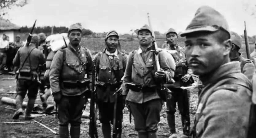 1943年，一支新四军部队押着几个俘虏，高高兴兴地进了乐观村。村民们见到这个景象
