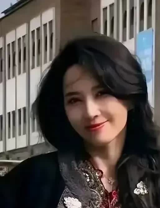 森林北，清醒些吧。
汪峰可不是你能把控住的男人。
国际章比你漂亮，名气也比你
