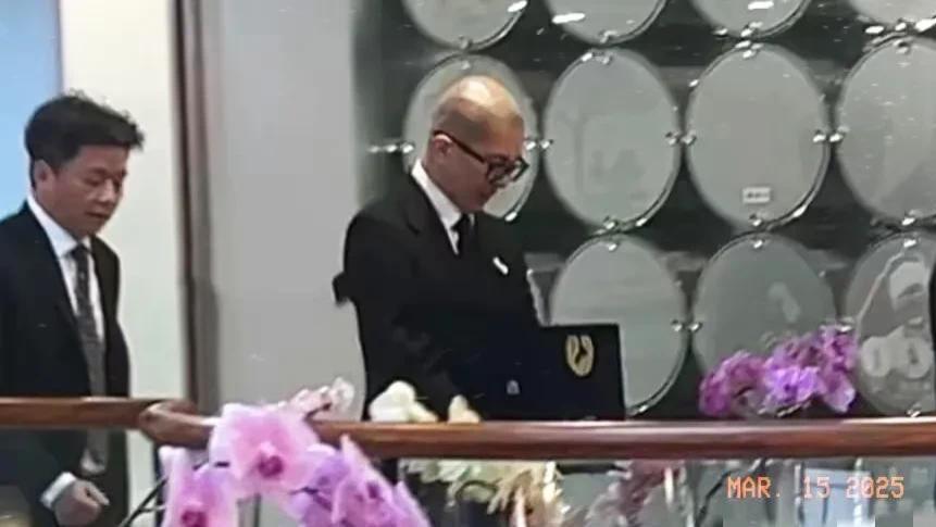 大S今日台北金宝山下葬，S家低调送别，具俊晔痛哭，汪小菲未现身。