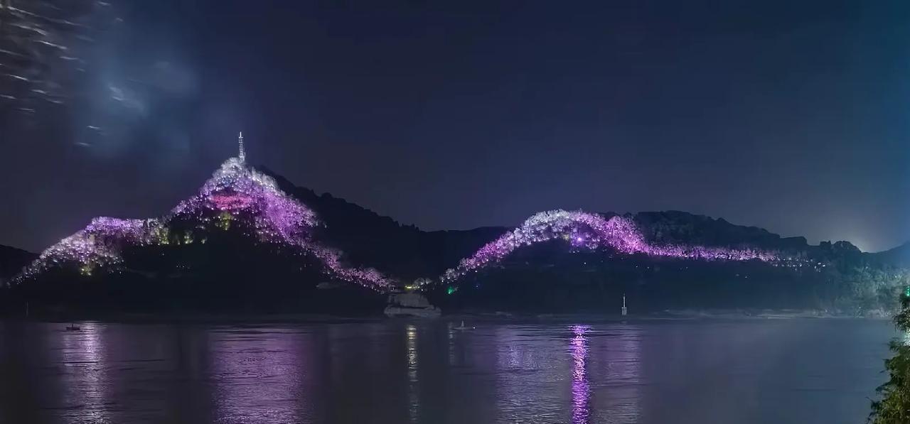 某大学被一个女生毁了，其实学校非常不错，但是这么多年积攒的名声在一个暑假就被人给