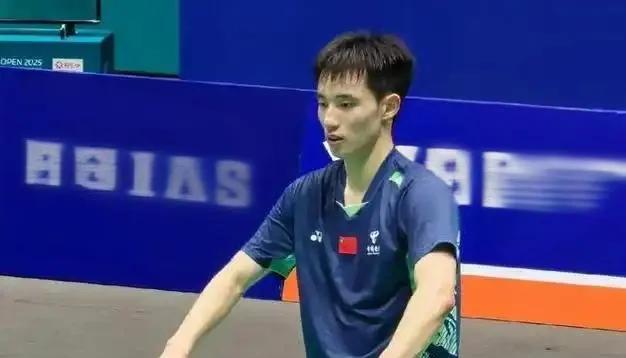 北京时间7月26日18:00，2025中国羽毛球公开赛刚刚结束了第二场男单半决赛