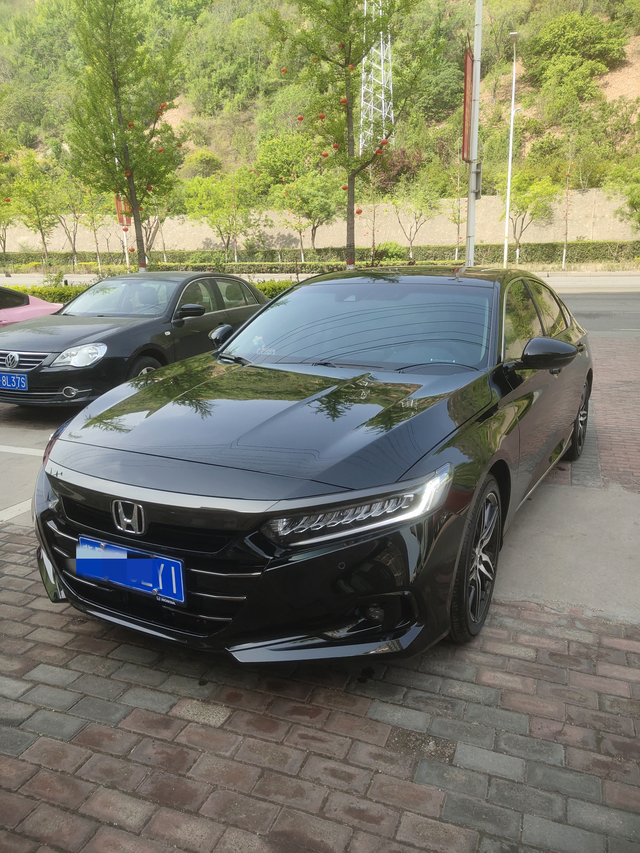 十代半幻夜尊贵雅阁用车总结
当时买车也看了很多，最初的速腾、凡尔赛，到后来天籁、