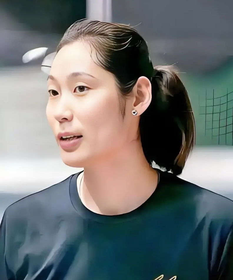 朱婷率领的河南女排0：3输给了准国家队江苏女排。

原以为有不少贬朱婷的同志会欢