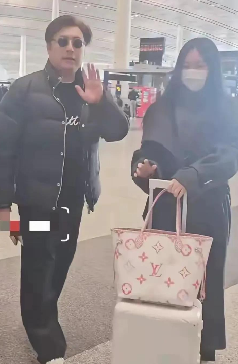 李湘估计要气炸了！

她砸重金把女儿王诗龄送进英国贵族学校，请私教减掉58斤，把