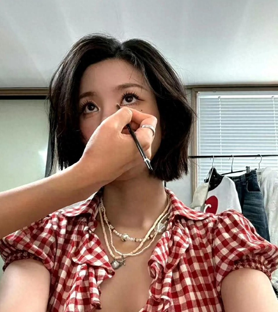 韩星权恩妃，白色吊带背心身材太火辣！