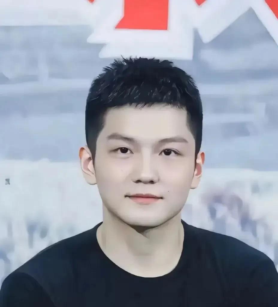王皓才是金满冠教练（虽然是躺赚），但因为没完成京队计划，就失去了去奖台机会了。