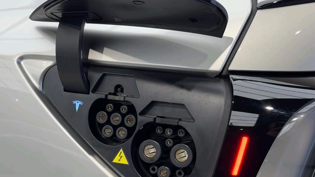 特斯拉Model Y L上线交流外供电功能，变成移动充电宝？