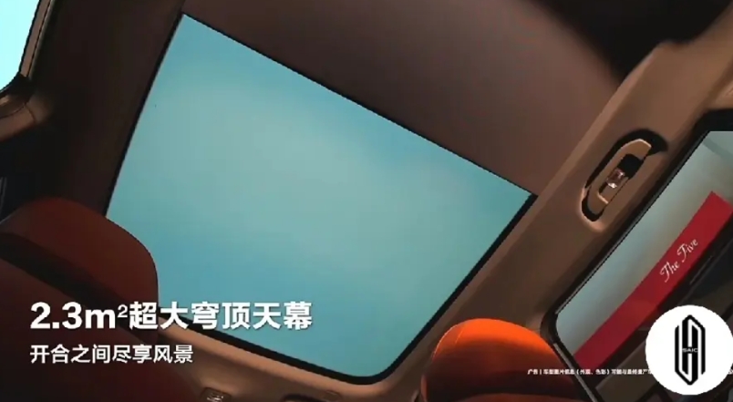 非常怀疑华为是故意的，这次尚界特意秀一下关天窗的功能，不仅把坐车内撑伞的友商给亮
