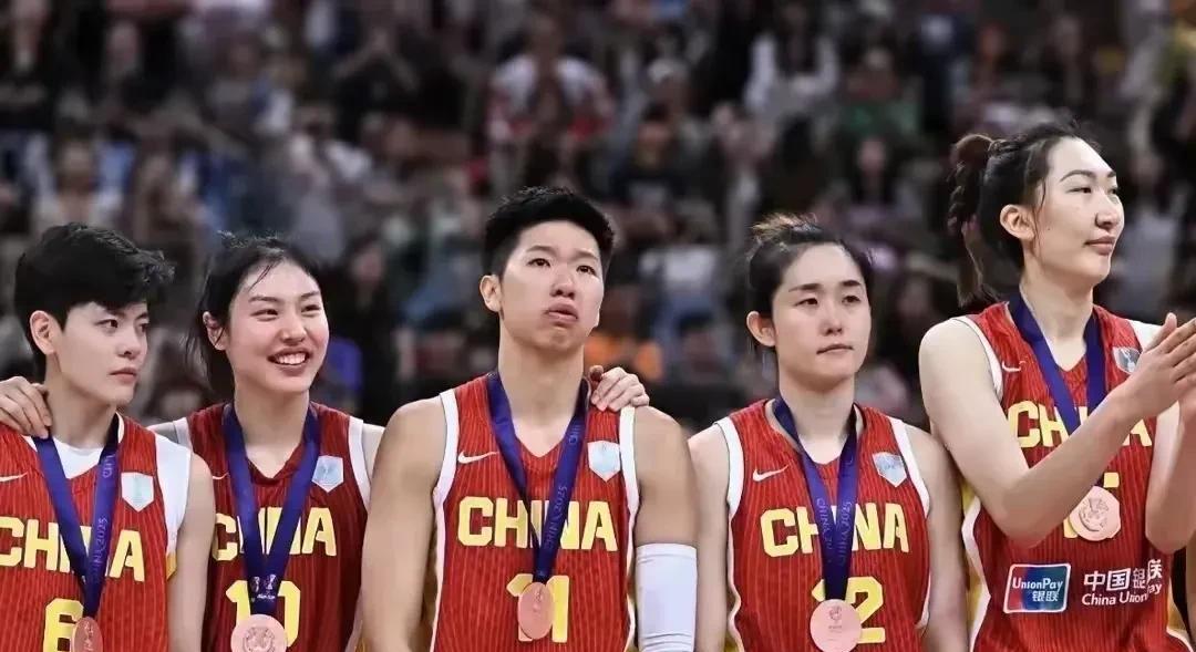 女篮离队首人揭晓，宫鲁鸣面临新老交替大考
7月22日，中国女篮亚洲杯征程虽已落幕