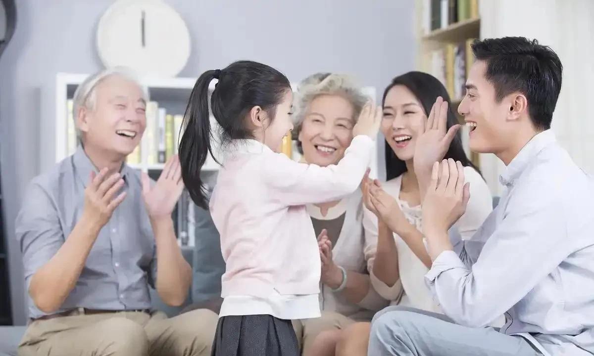 奉劝天下父母必须明白，我们这代人都是很辛苦的。我们含辛茹苦将自己孩子培养大成家立