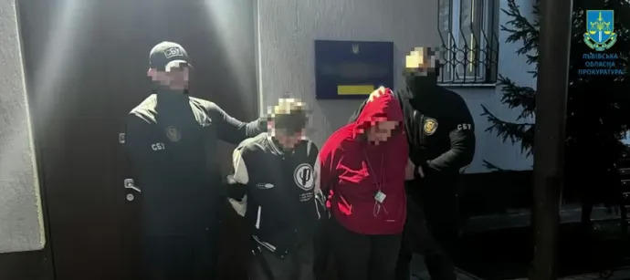 乌克兰抓获两俄特工











我的天！你敢信？乌克兰警察居然抓到了两