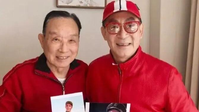 84岁宋玉庆再唱《打败美帝野心狼》，曾举家赴美，网友直呼太魔幻