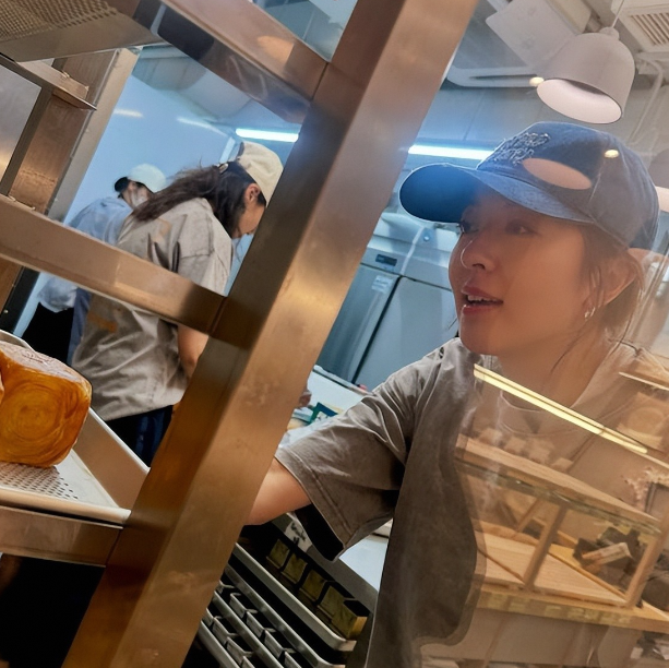 唐诗咏热心街头帮扶：从TVB到富婆圈的她依然人美心善