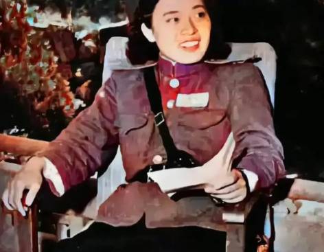 朝鲜女翻译一句话让美军闭嘴











当年朝鲜战场，战火纷飞，谈判桌