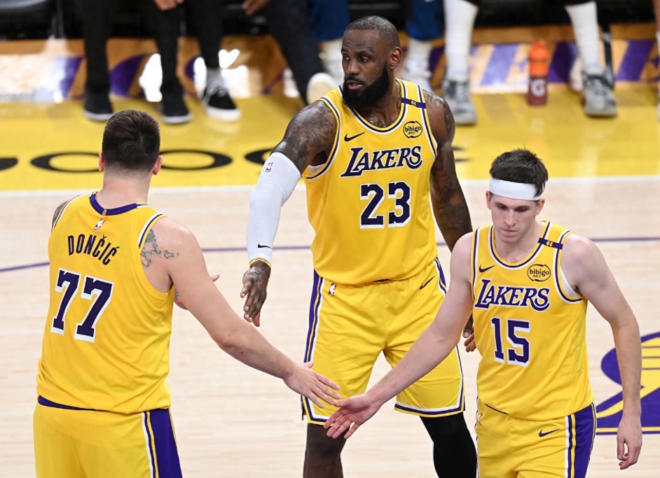 2025年NBA选秀大会次轮，湖人用36号签选中阿杜-蒂耶罗。
随后阿杜-蒂耶罗