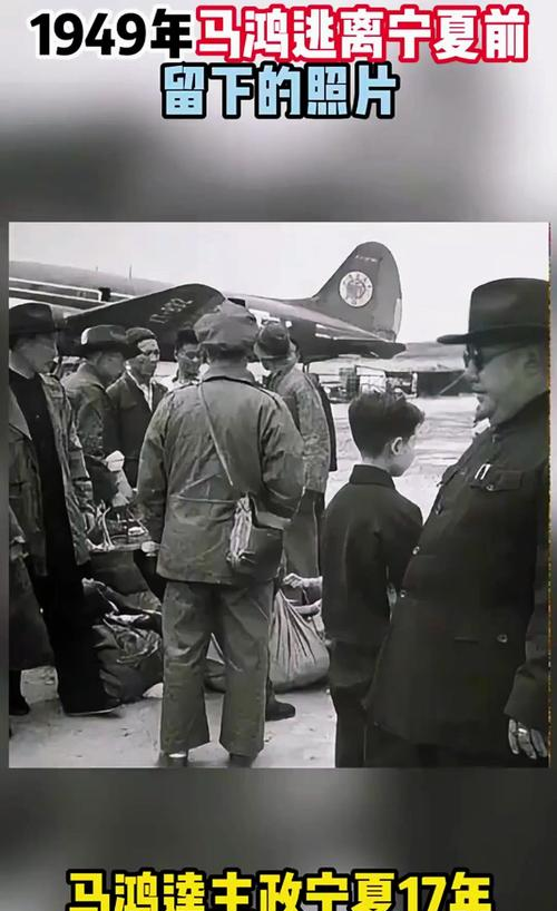 1949年，于右任被国军架着离开大陆，有一张照片是他赶路时拍的，当时他正要坐上开