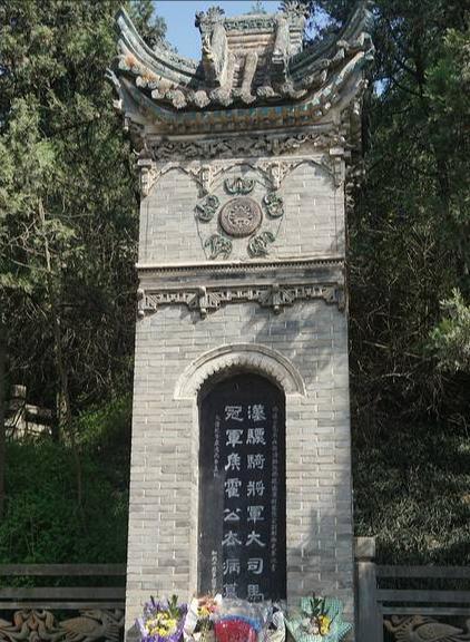 为何霍去病在2000多年后成为网红顶流？
准确的来说，是霍去病的墓地成为网红顶流