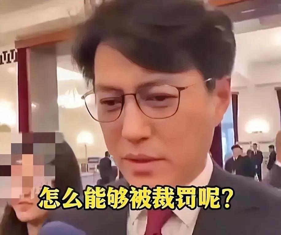 靳东这回真是笑得有意思,台湾记者问的那个问题可真是有点意思。大家都看得出来,这事