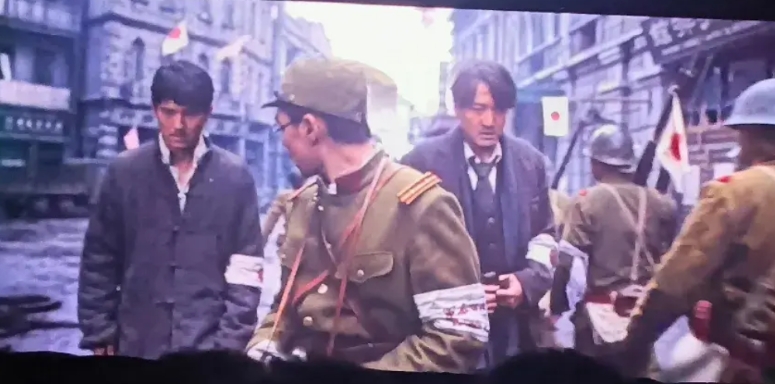 《南京照相馆》看完了，心情久久不能平复！
当看到王广海带着伊藤佐夫和阿昌来到照相