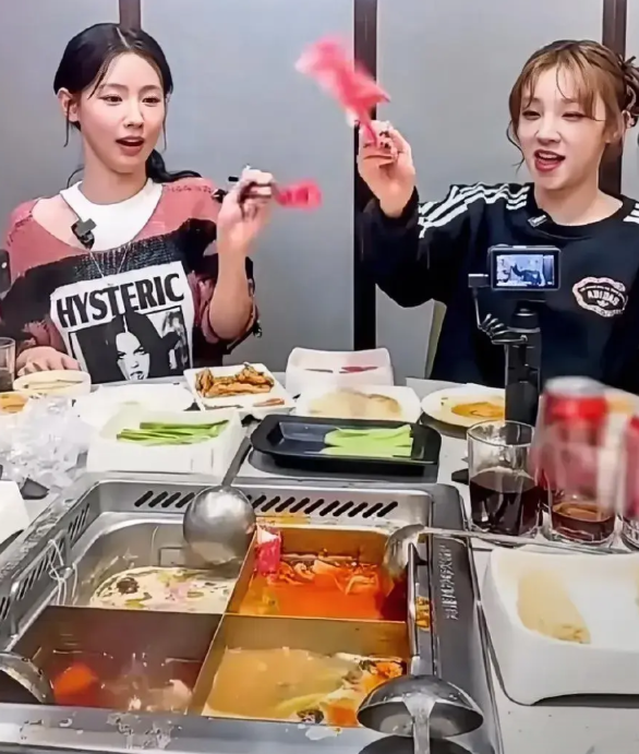 海底捞经过此事，恐怕很难再站起来！
因为一，海底捞最大卖点——服务质量已然下滑。