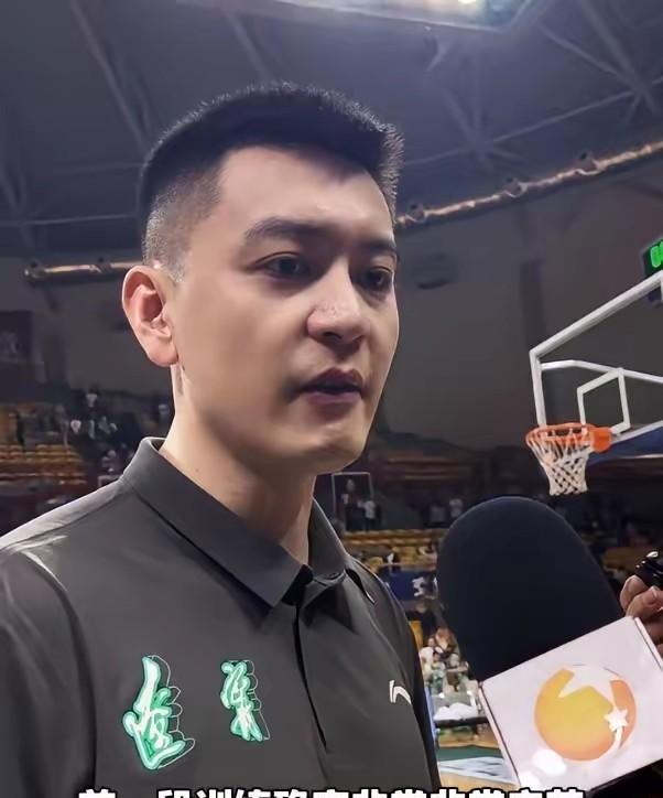 杨鸣比谁都想赢球！
热身赛！辽宁队主场3分不敌来访的客队北控，辽宁队主力赵继伟，