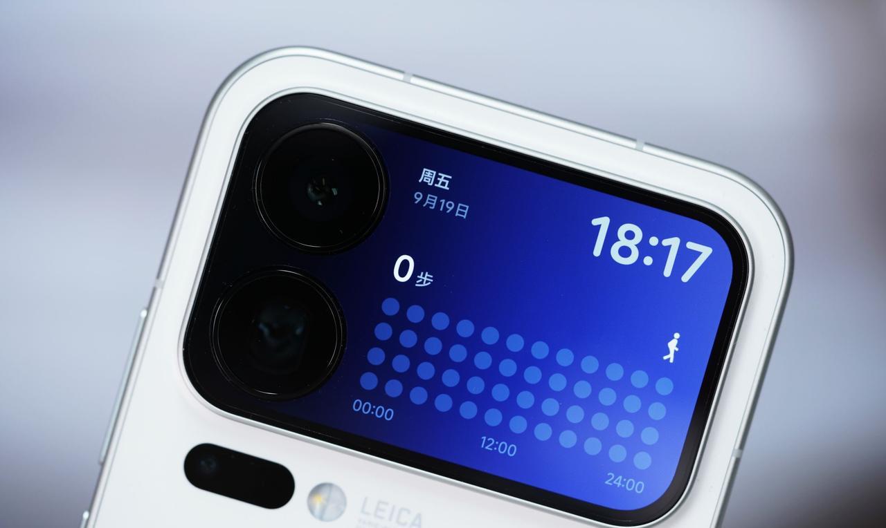 这一次小米17 Pro Max卖断货
1、当年小米13火的时候，很多友商都在观望
