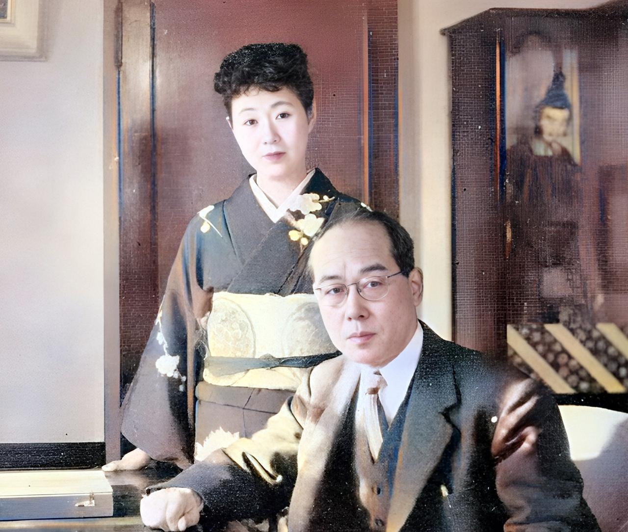 这对相貌神似的夫妻曾开启了日本学者获得诺贝尔奖的先河。妻子名叫汤川澄子，丈夫原名