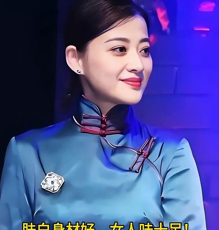 梅婷穿旗袍真绝了，肤白身材好，女人味十足。演技过硬、做人低调，专心演戏没绯闻，这