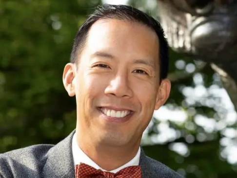 “安乐死是巨大骗局？”



瑞士提供的安乐死服务，据说患者只需躺在自杀舱里，按