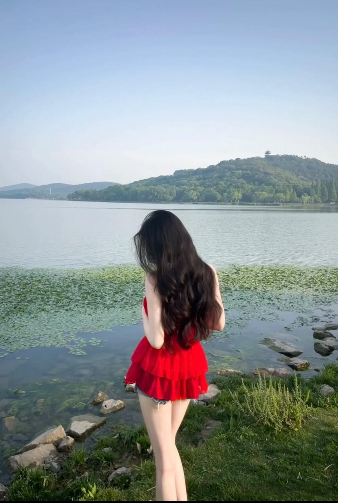 湖边一个人[心]