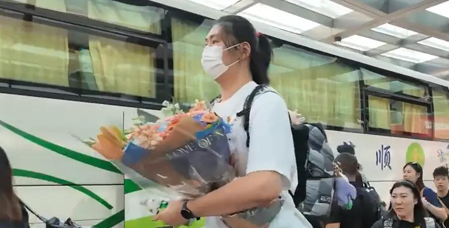 张子宇抵达临沂，她将参加与波黑的热身赛吗？亚洲杯她来了！
18岁的张子宇被宫鲁鸣