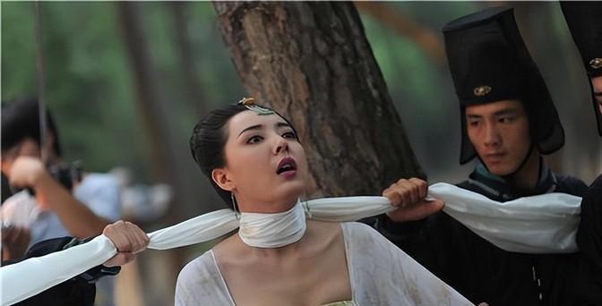 640年，李世民将15岁女儿嫁给宰相儿子。洞房花烛夜，喜上眉梢的新郎走向床边，公