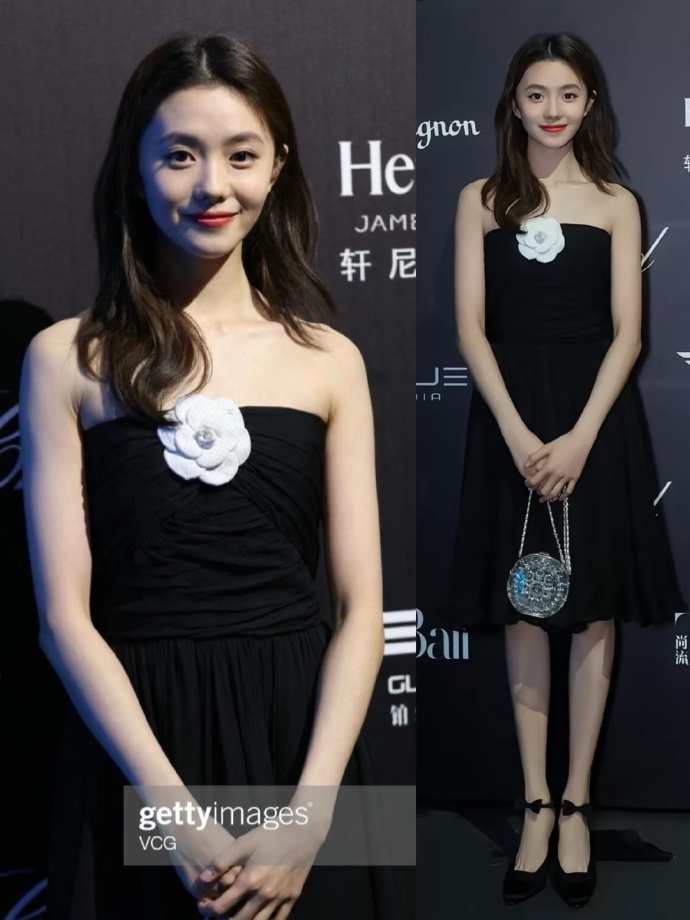 其实刘浩存和香奈儿也很配，这张脸有什么不能驾驭的？ ​​​